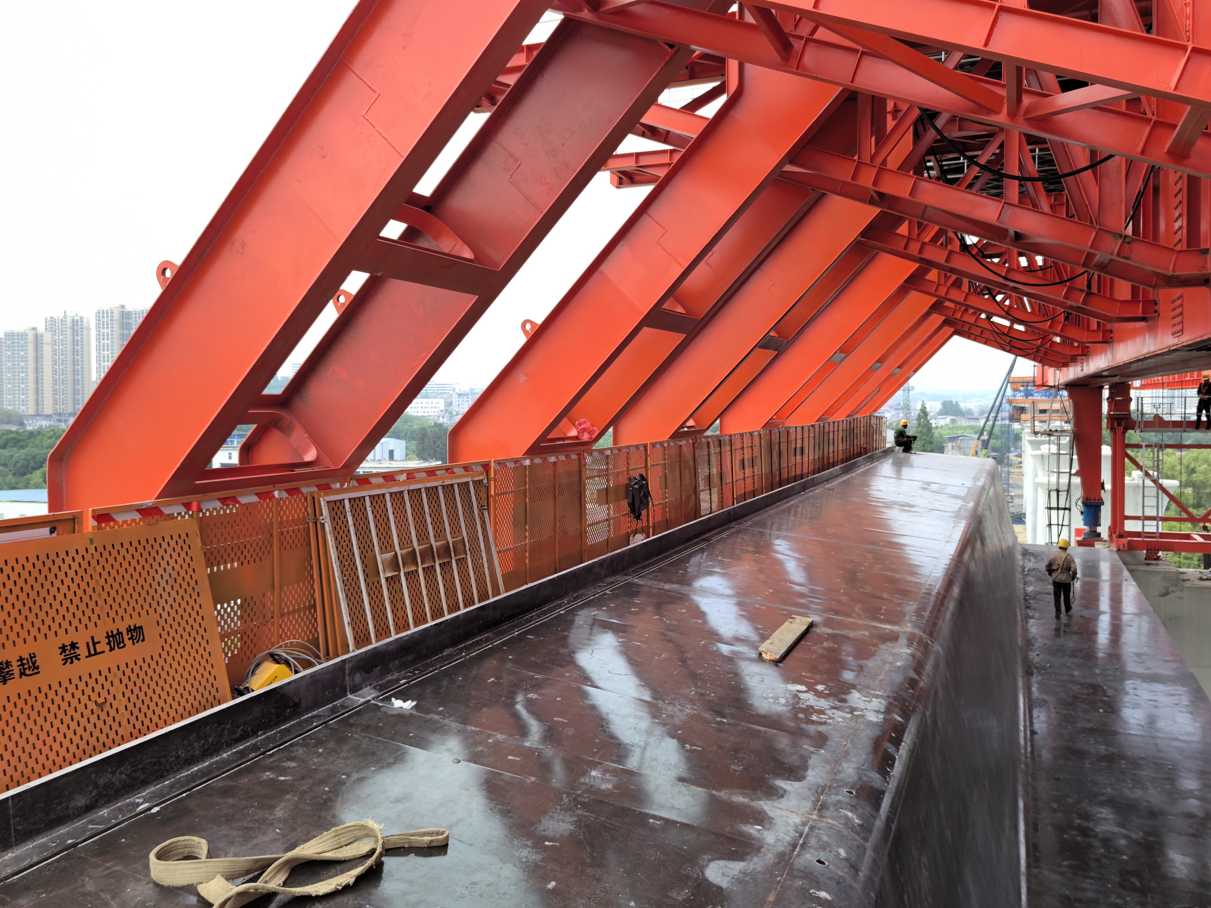 广西崇左移动模架厂家 上行式移动模架钢筋绑扎、混凝土浇筑与养护流水作业组织要点